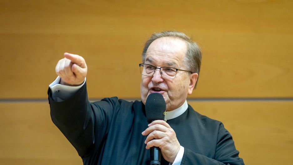 Radio Maryja podkreśla, że "nie ma czegoś takiego w Kościele" jak spowiedź przez internet