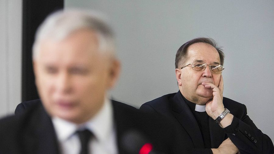 TV Trwam ojca Rydzyka zmienia ton. Pojawił się pierwszy program, który uderzył w polityków PiS