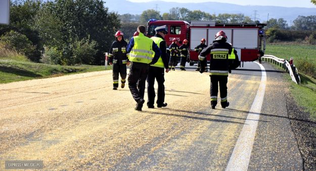 Cała jezdnia żółta. Utrudnienia na krajowej "ósemce"