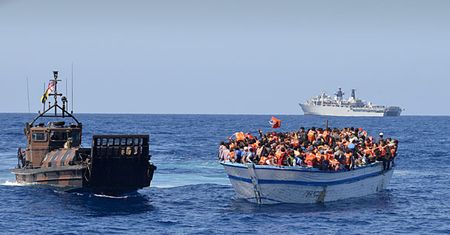 W pobliżu Libii zatonął ponton. W środku było 126 migrantów