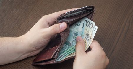 Próg podatkowy w PIT. Rzesza Polaków z niższymi pensjami za listopad