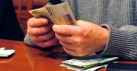 Polacy idą na rekord. Banki sprzedają kredyt hipoteczny za kredytem