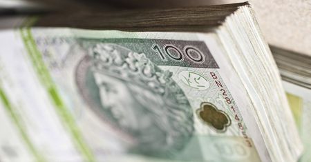 81-latek zatrzymany za przywłaszczenie 6 mln zł. Pomagały mu dwie, równie dojrzałe, panie