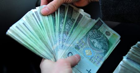 Oprocentowanie lokat rekordowo niskie - co zrobić z oszczędnościami?