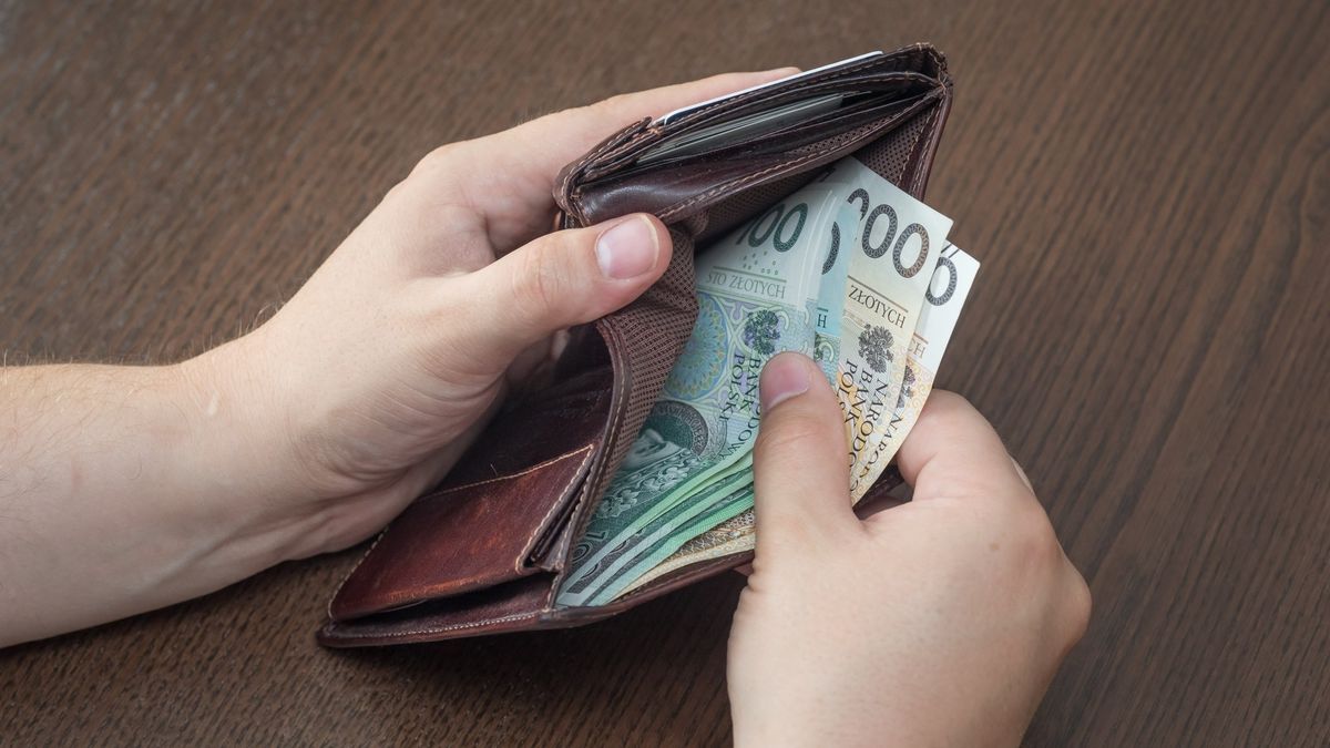 Dzięki obniżce PIT w portfelu zostanie nam więcej pieniędzy. 