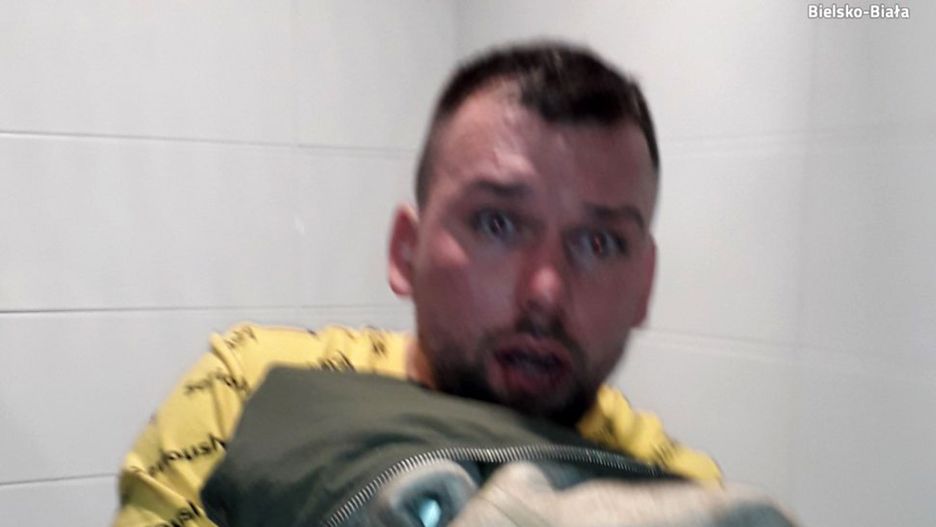 Czechowice-Dziedzice. Chciał zrobić zdjęcie nagiej w toalecie, sam dał się sfotografować