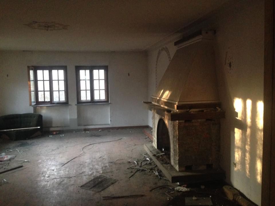 Opuszczona willa należąca niegdyś do osławionego gangstera Henryka Niewiadomskiego ps. "Dziad". 