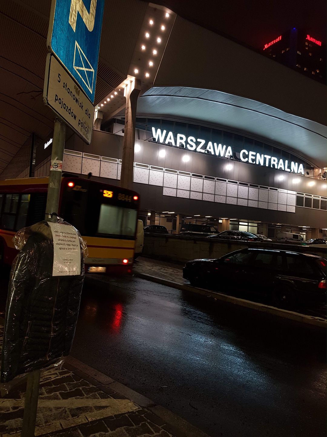 Kurtka przy Dworcu Centralnym 