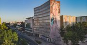 "Wyślij pocztówkę do Babci". Inspirujący mural w Białymstoku