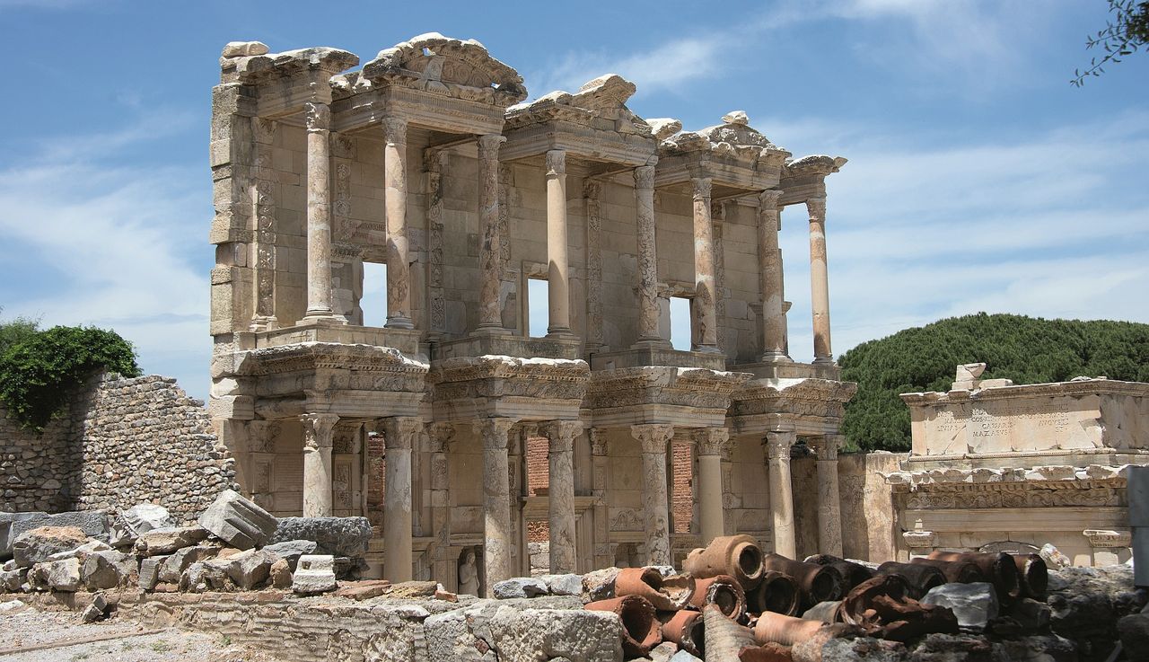 Gdzie starożytny mędrzec piechotą chodził, czyli krótki przewodnik po ruinach Efezu