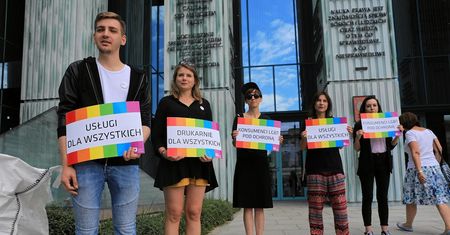 Makowski: "Katolicki drukarz może nie drukować ulotek LGBT. A czy kucharz ateista może nie obsłużyć księdza?" [OPINIA]