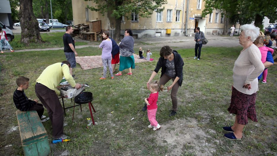 Zapytano Polaków o związki partnerskie, edukacje w szkołach i finansowanie in vitro