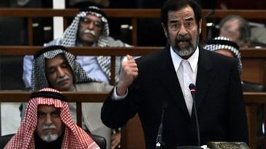 Saddam Husajn w sądzie