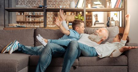 Życzenia na Dzień Dziadka. Wierszyki, rymowanki i SMS-y