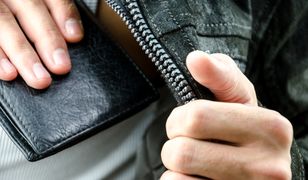 Białystok. 60-letni kieszonkowiec ukrywał w samochodzie broń palną i 180 sztuk ostrej amunicji