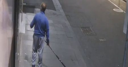 Australia. Złodziej użył wędki, by ukraść naszyjnik Versace