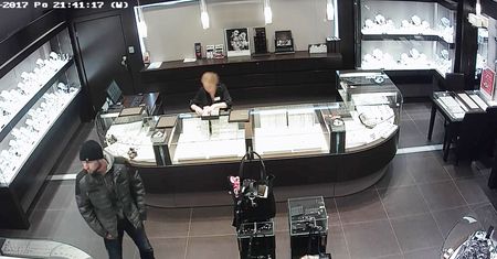Ukradł z Arkadii biżuterię i zegarki za 700 tysięcy złotych. Wykorzystał kanał wentylacyjny