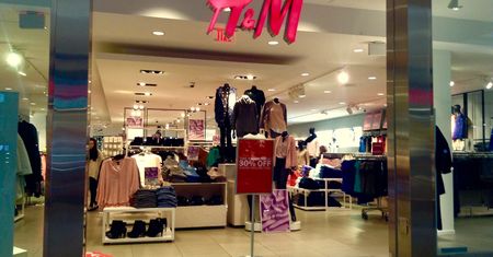 Prezes H&M dziękuje rządom za zaangażowanie w ratowanie handlu, ale uprzedza: to nie wystarczy