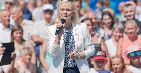 Polacy na wyścigi składają wnioski o 500+ i wyprawkę. Efekt: strony banków już się zawiesiły