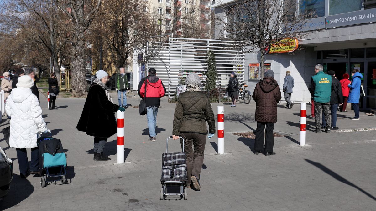 Rząd wprowadził zmiany. Dotyczą między innymi "godzin dla seniorów"