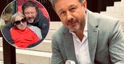 Piasek celebruje 51. urodziny. Towarzyszy mu mama. Pani Alicja także ma święto. Wzruszające, jak oni na siebie patrzą