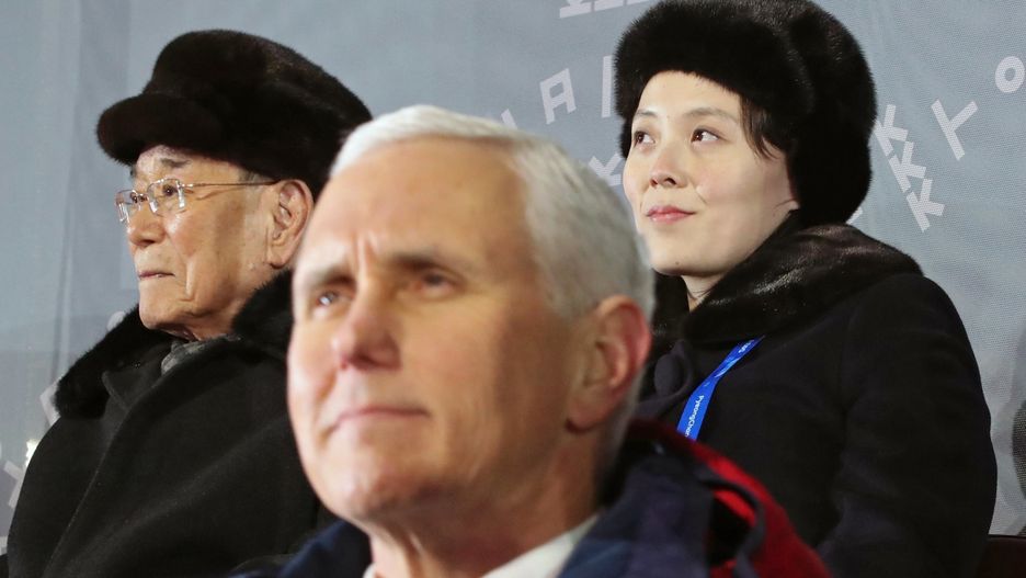 Kim Jo Dzong, siostra Kim Dzong Una, podczas otwarcia Zimowych Igrzysk Olimpijskich stała za plecami wiceprezydenta USA