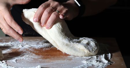 Dodaj do ciasta drożdżowego. Tylko najlepsi szefowie kuchni znają ten trik