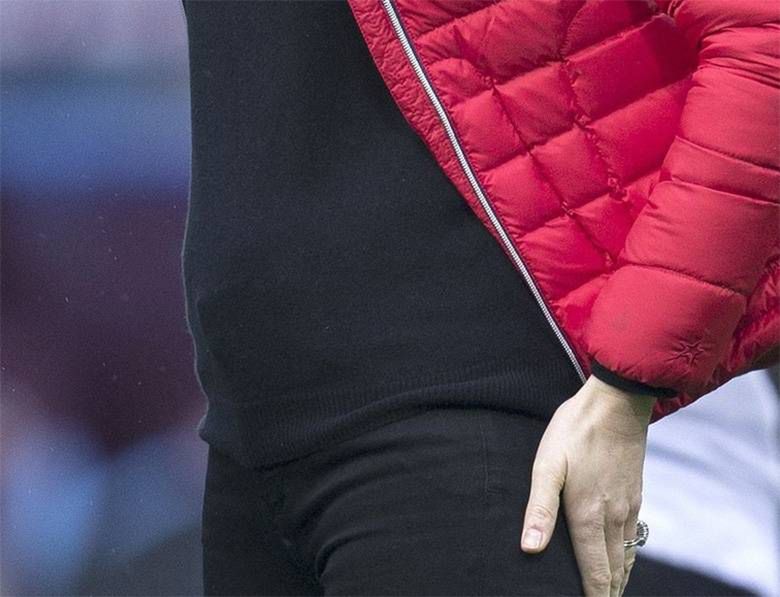 Księżna Kate pokazała ciążowy brzuszek