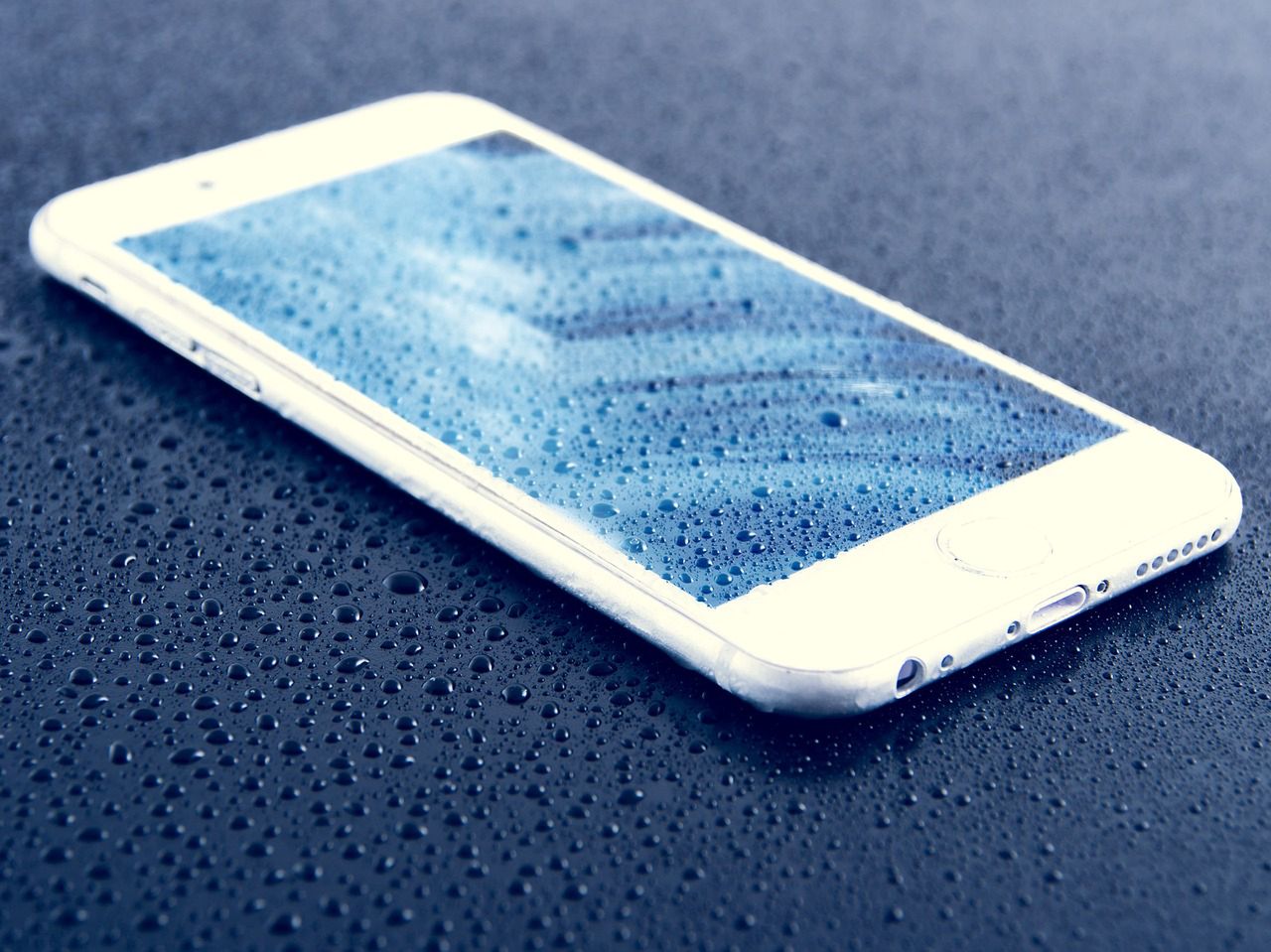 Islandia: iPhone z wideo upadku z samolotu znaleziony po 13 miesiącach. Nagranie przetrwało [WIDEO]