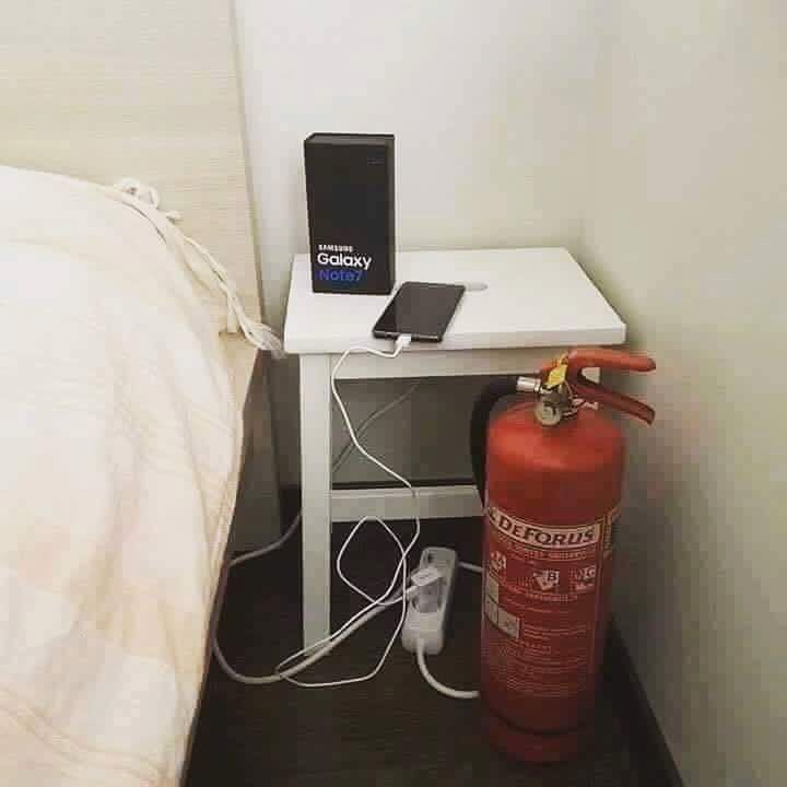 "Przyczyna pożaru Galaxy Note 7".  Internauci nie mają litości