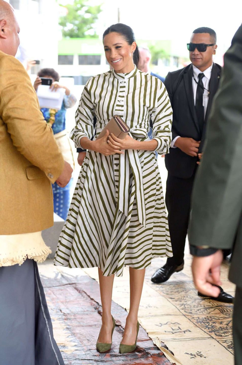 Meghan Markle w sukience Martin Grant na wyspie Tonga