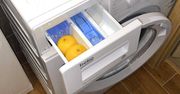 Włóż cytrynę do szuflady pralki. Wyczyści ją lepiej niż niejeden detergent