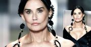 58-letnia Demi Moore na wybiegu u Fendi. Co ona zrobiła z twarzą?! Te zdjęcia zszokowały dzisiaj świat