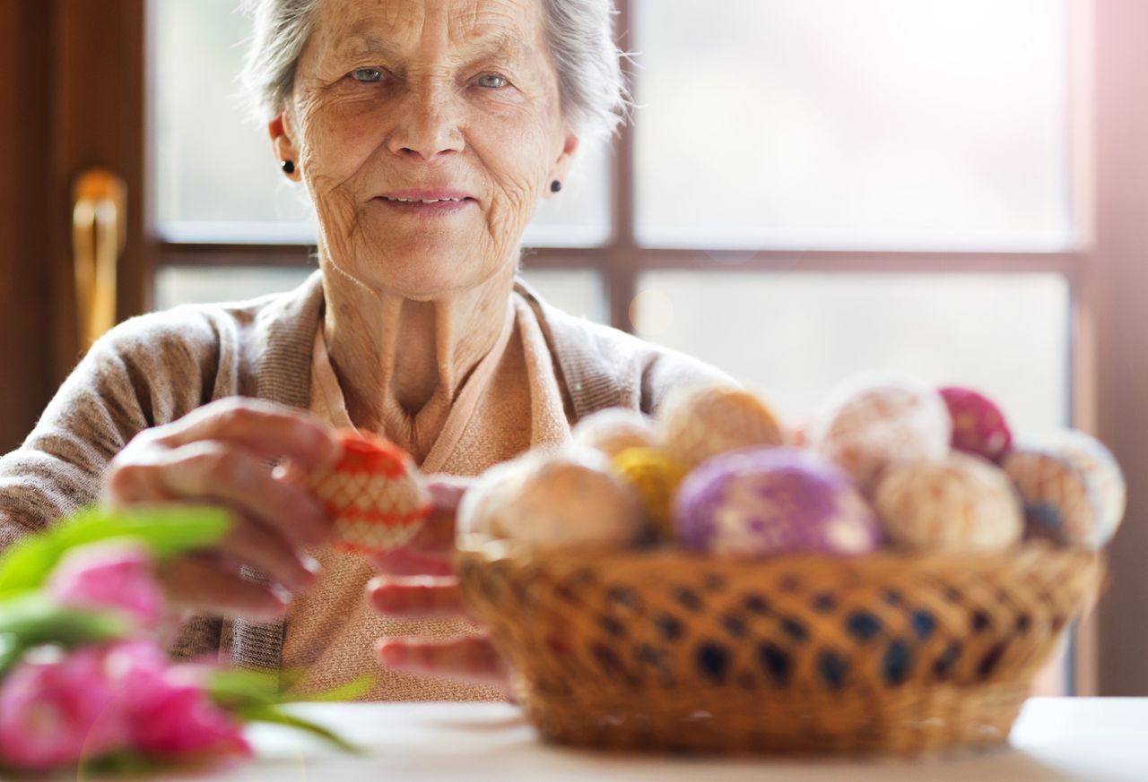 Seniorzy i Wielkanoc. Świąteczny poradnik na trudniejsze czasy