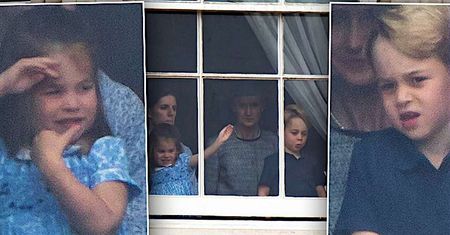 Popisy księżniczki Charlotte i księcia George'a w oknie podczas podniosłego wydarzenia. Myśleli, że nikt ich nie widzi?