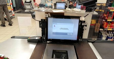 Ten szczegół zdradza, do której kasy usiądzie zaraz pracownik Biedronki. Będziesz pierwszy w kolejce