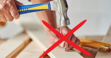 3 triki internautów na wbijanie gwoździa bez narażenia swoich palców