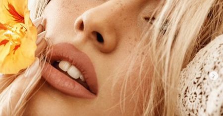 Ariana Grande na okładce brytyjskiego Vogue'a. Bez charakterystycznego kucyka