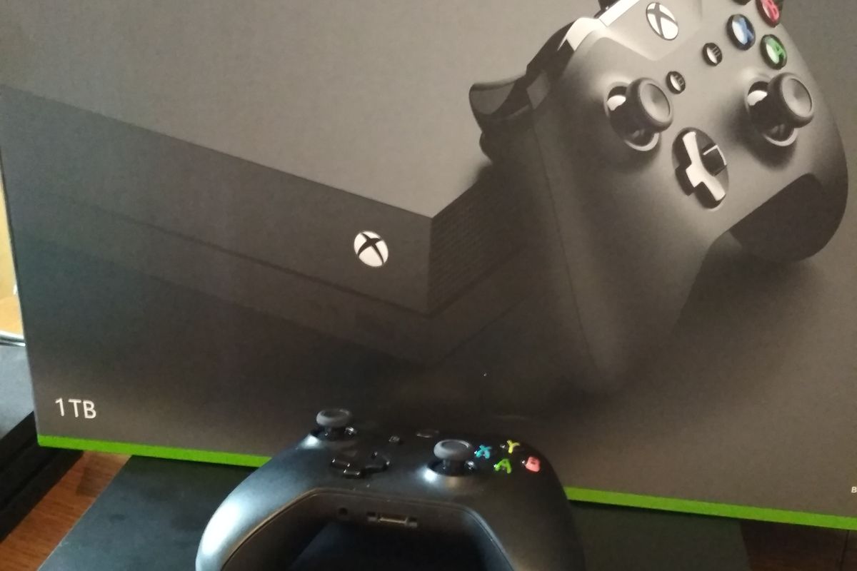 Pierwszy rzut oka na konsolę Xbox One X. Gracze czekali na nią od dawna