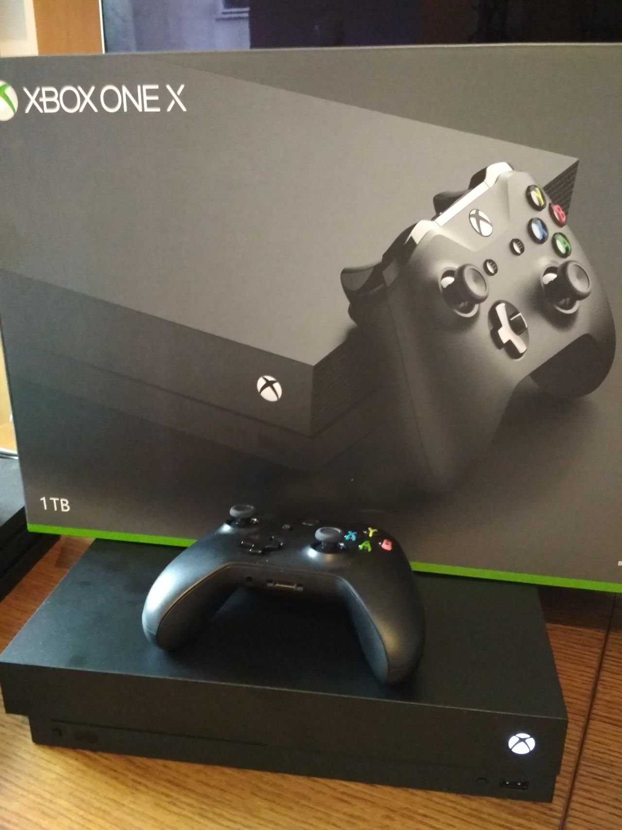 Pierwszy rzut oka na konsolę Xbox One X. Gracze czekali na nią od dawna