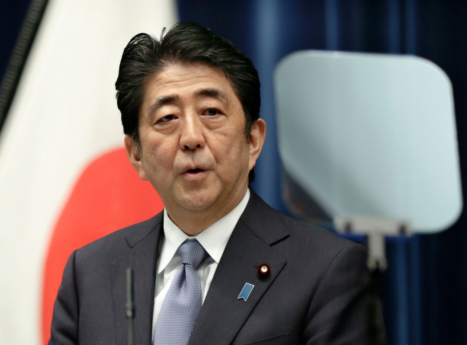 Skuteczna zagrywka polityczna premiera Shinzo Abego
