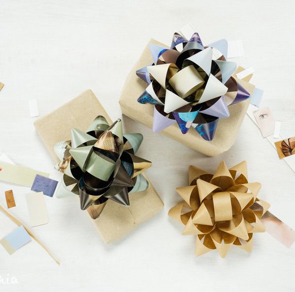 Magazine Page Gift Bow - All Steps