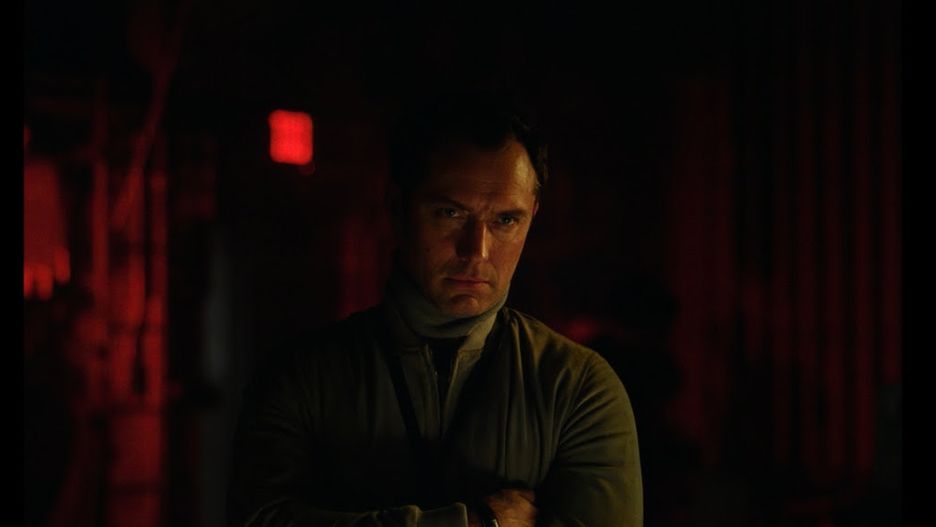 Jude Law zagrał u boku Natalii Portman w "Vox Lux"