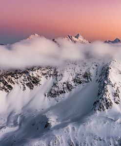 Tatry: Turyści z Morskiego Oka i Doliny Roztoki opuścili schroniska i szczęśliwie zeszli ze szlaków