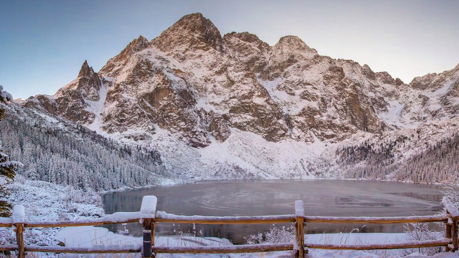 TPN otrzymuje wiele próśb od turystów - np. o możliwość wjechania w Tatry motocyklem czy zorganizowania regat na Morskim Oku