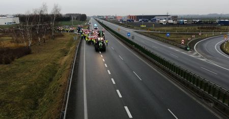 “Nowe powstanie chłopskie” – rolnicy rozpoczęli protesty blokując polskie drogi