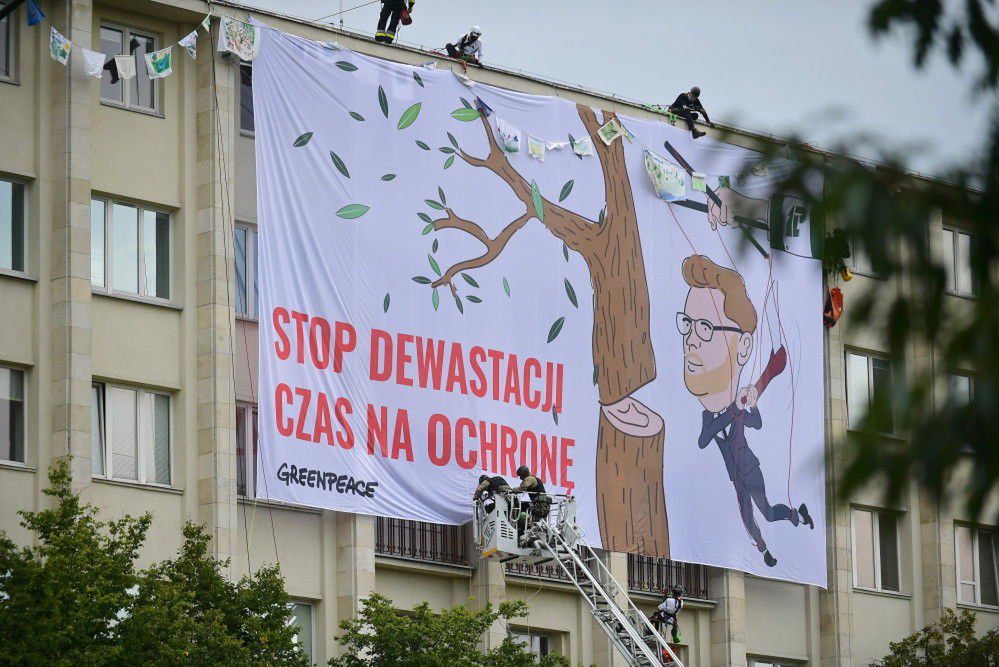 Protest Greenpeace na gmachu Ministerstwa Środowiska