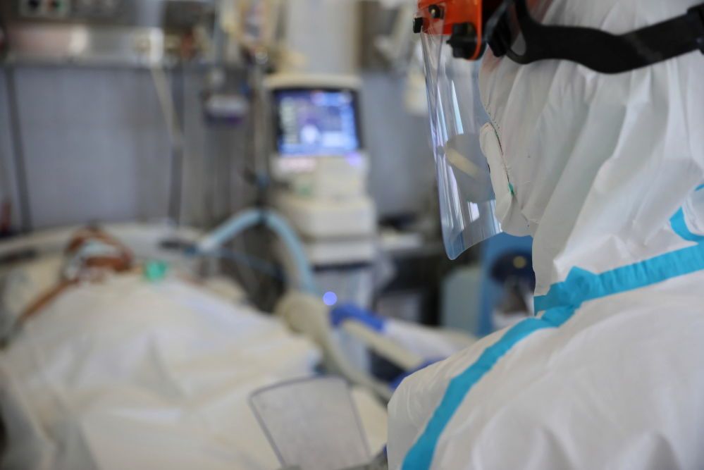 Powyżej 300 nowych przypadków koronawirusa i 12 osób zmarło