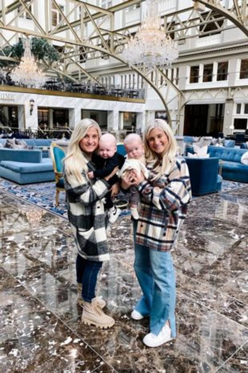  Bliźniaczki rodzą dzieci w odstępie dwóch godzin, mimo różnych terminów porodu