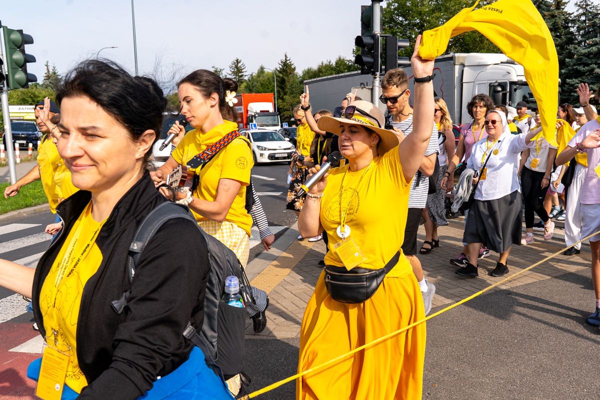 Konin: Ze śpiewem na ustach na Jasną Górę. Wyruszyła 35. Pielgrzymka Konińska
